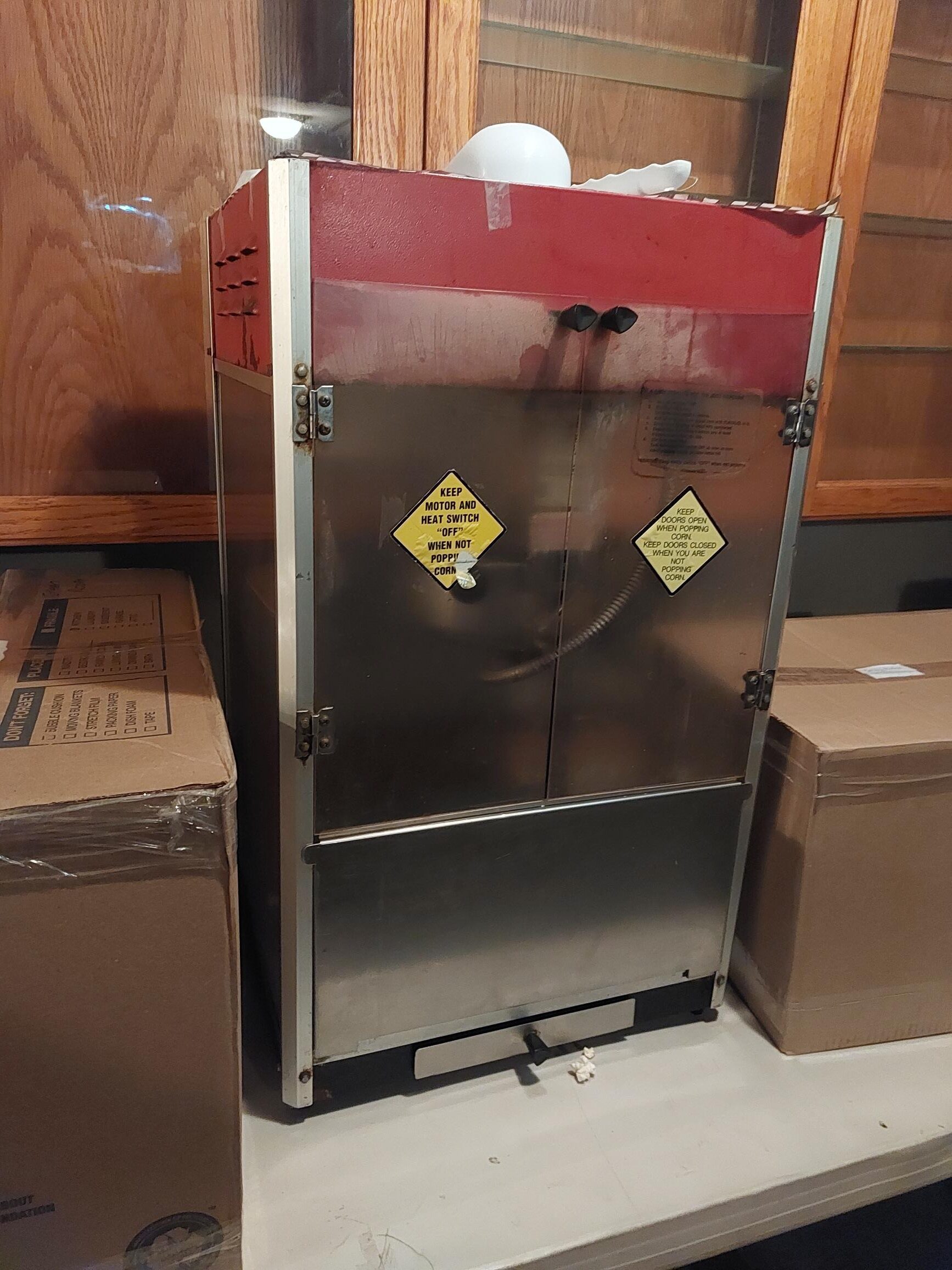 Popcorn Machine  BC PG1554 Located in Prince George