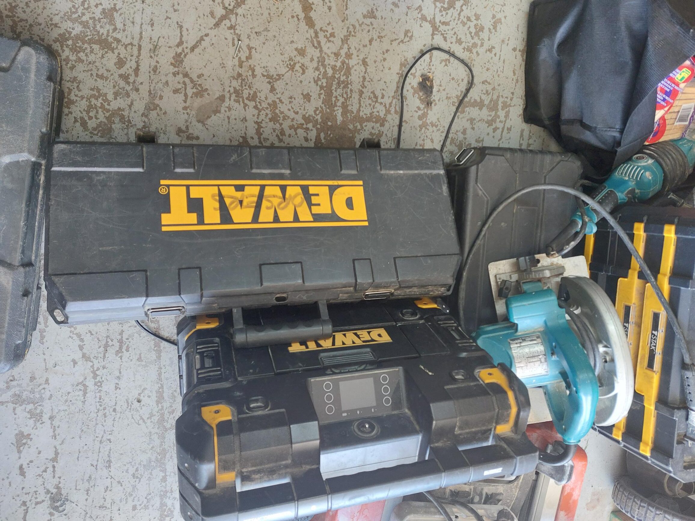 tool lot CB PG1601 Located in Prince George