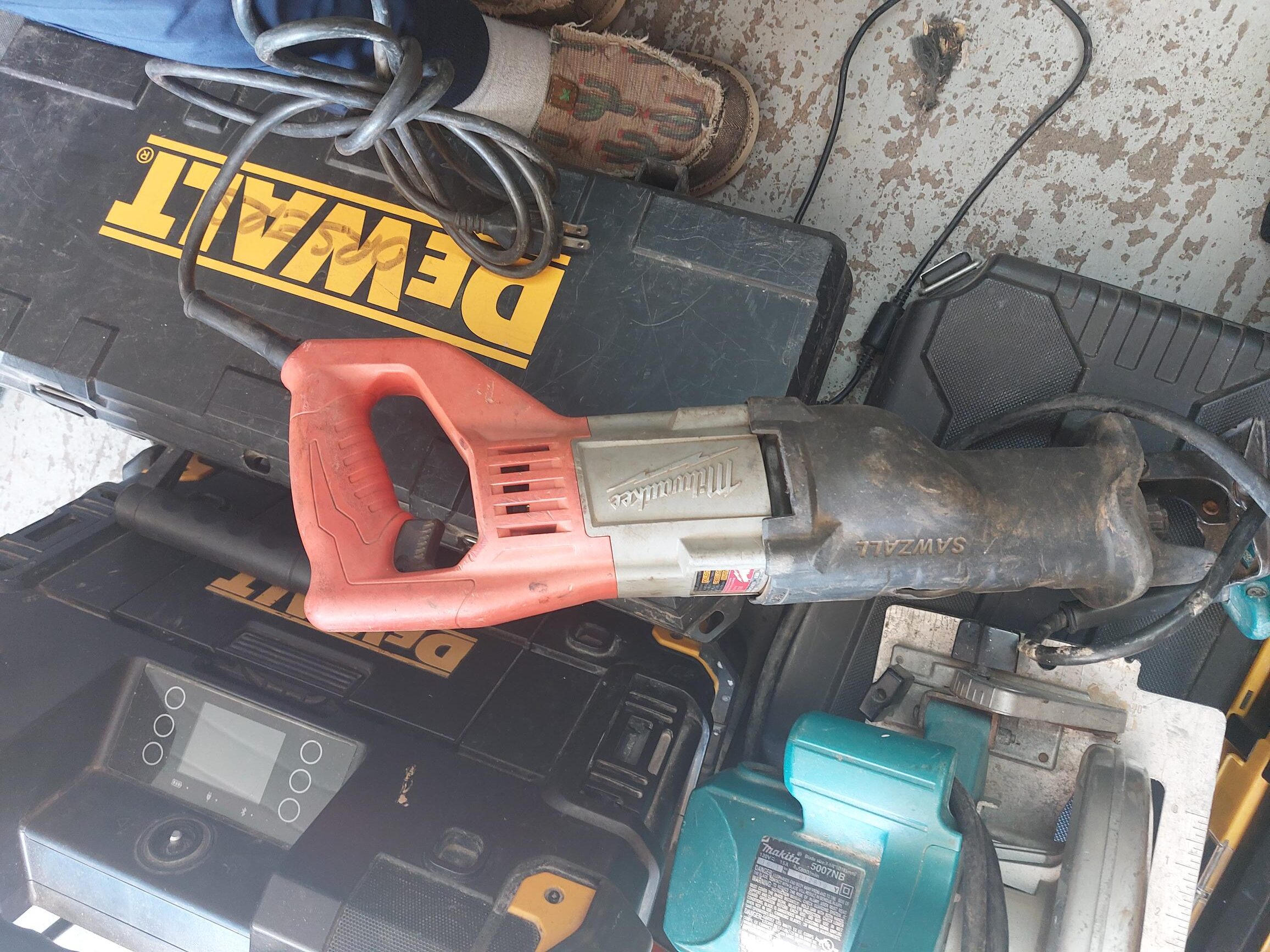 tool lot CB PG1601 Located in Prince George