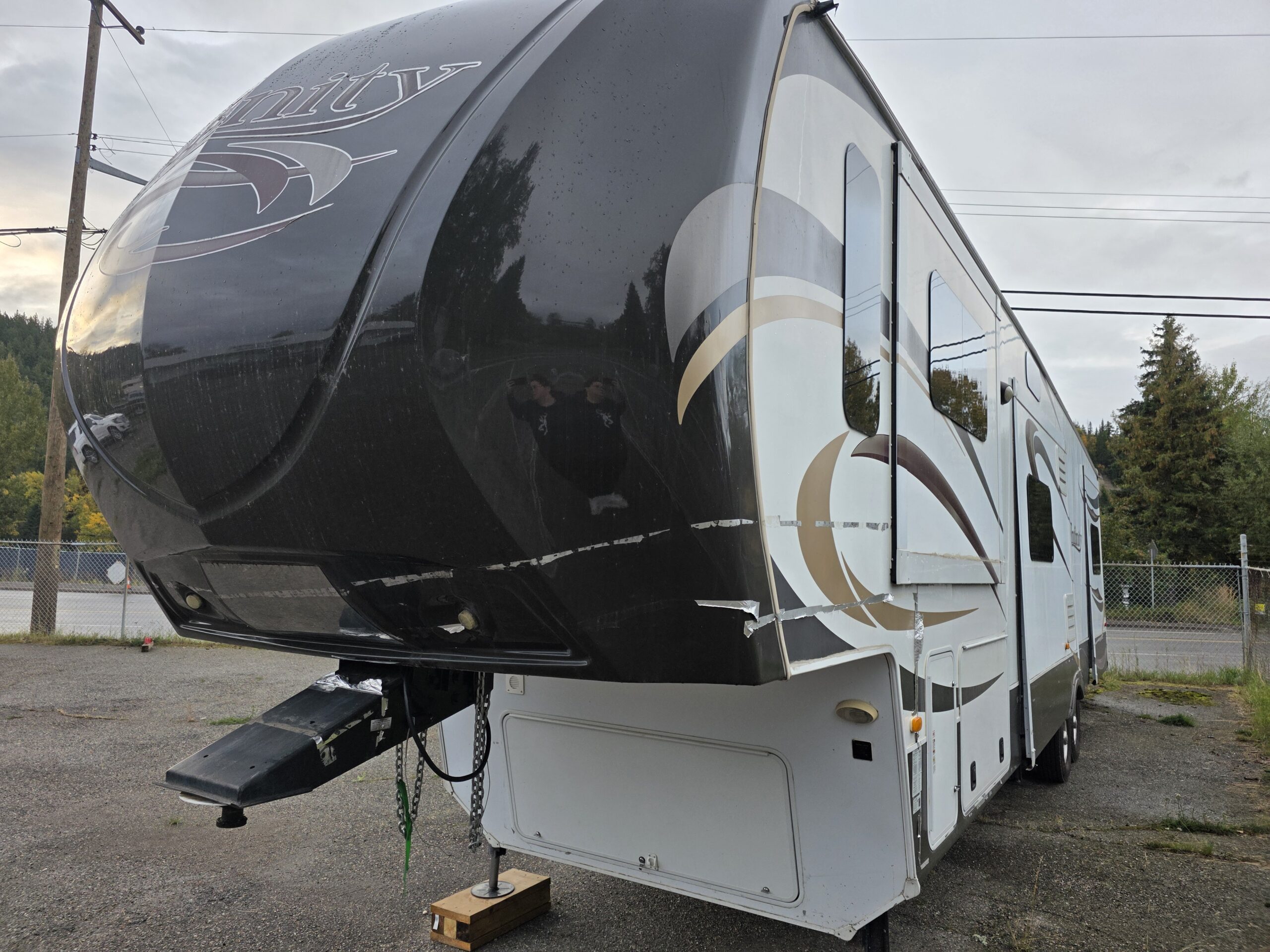 2014 Dutchmen Infinity 3750FL B-PG-1298 Located in Prince George