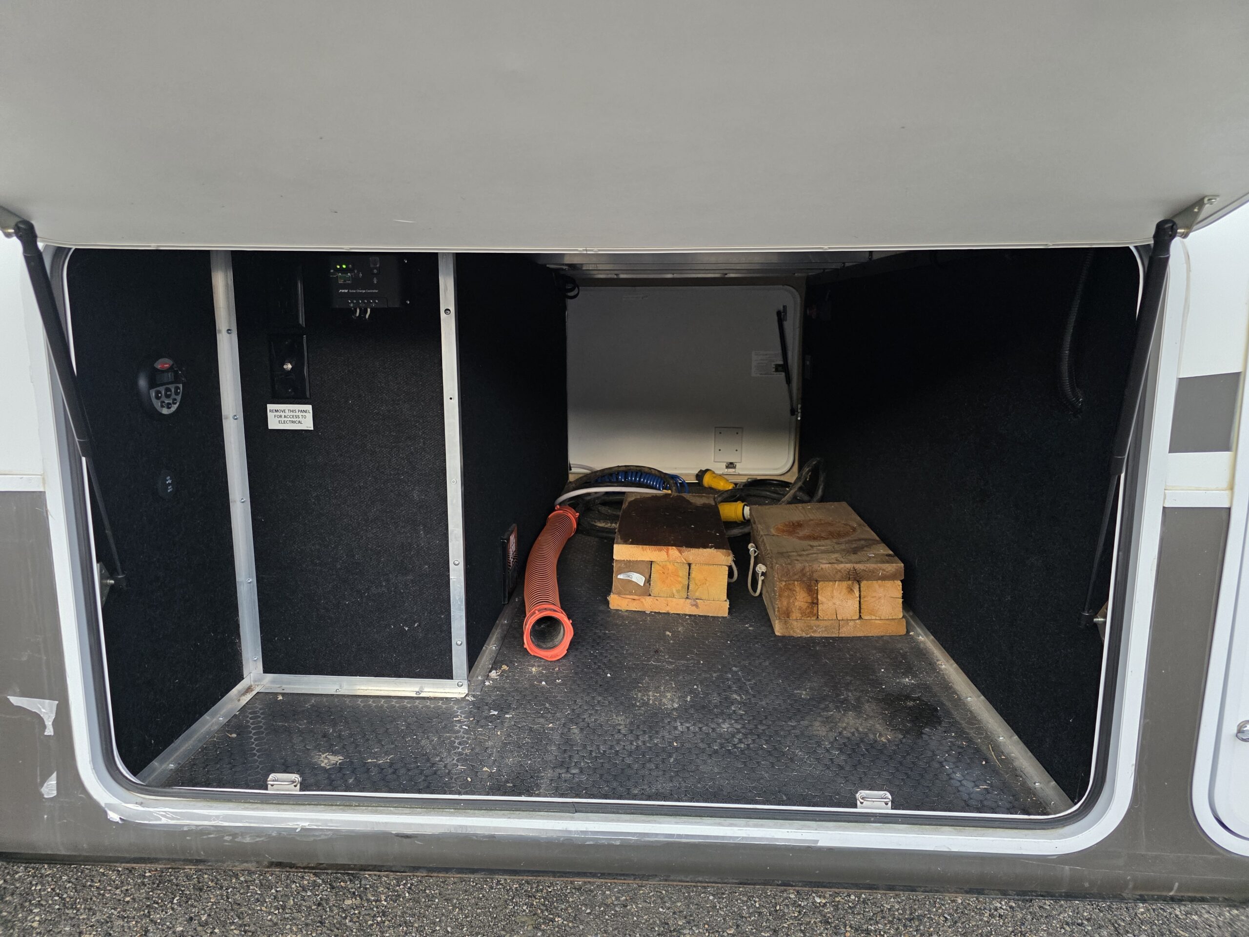 2014 Dutchmen Infinity 3750FL B-PG-1298 Located in Prince George