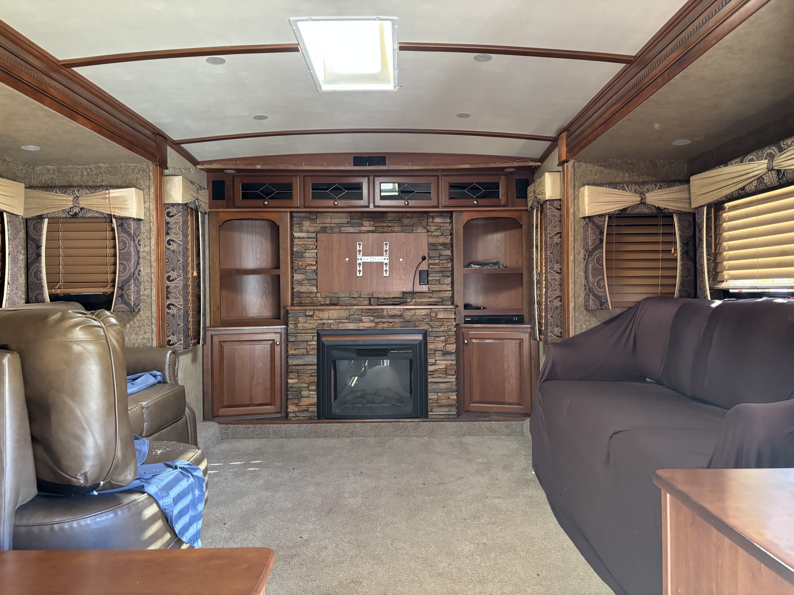 2014 Dutchmen Infinity 3750FL B-PG-1298 Located in Prince George