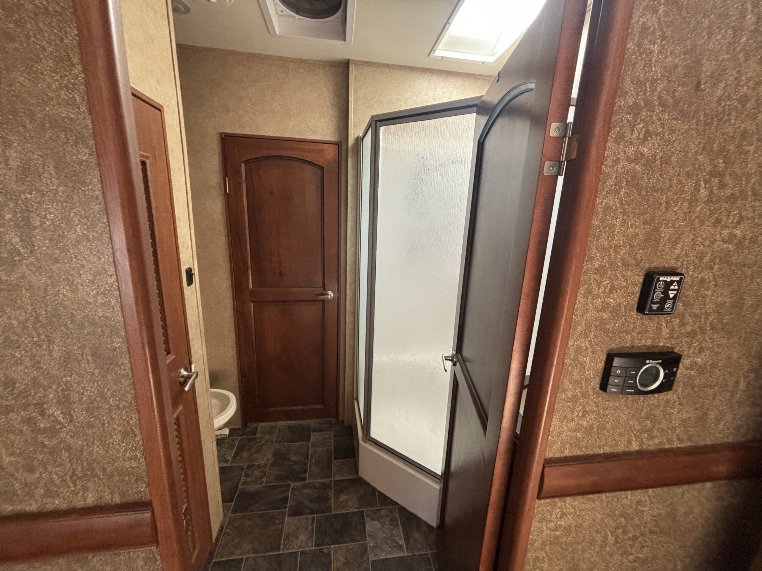 2014 Dutchmen Infinity 3750FL B-PG-1298 Located in Prince George