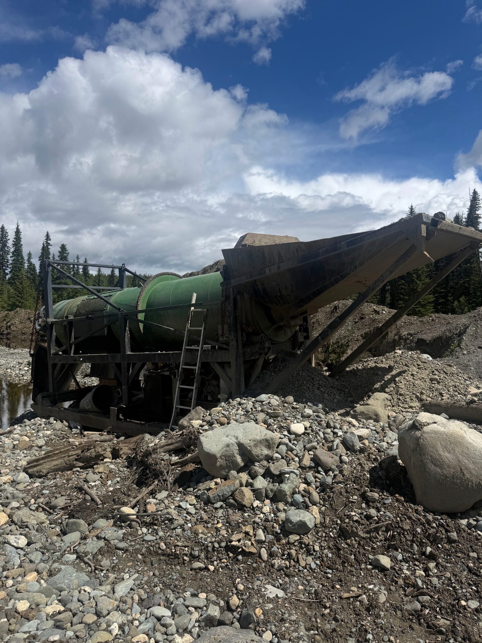 Trommel with sluice attachments CB PG1609 Located in Prince George
