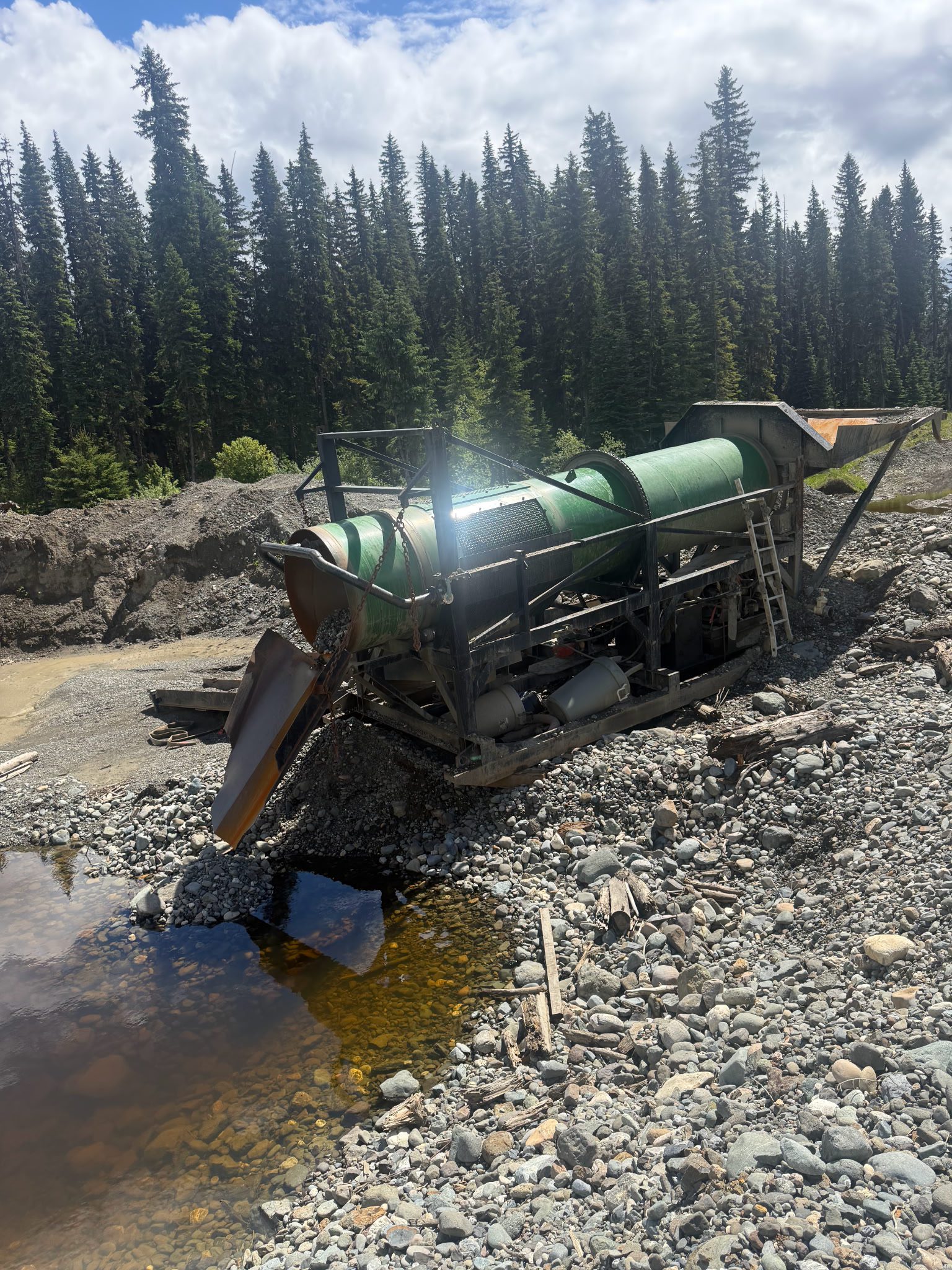 Trommel with sluice attachments CB PG1609 Located in Prince George