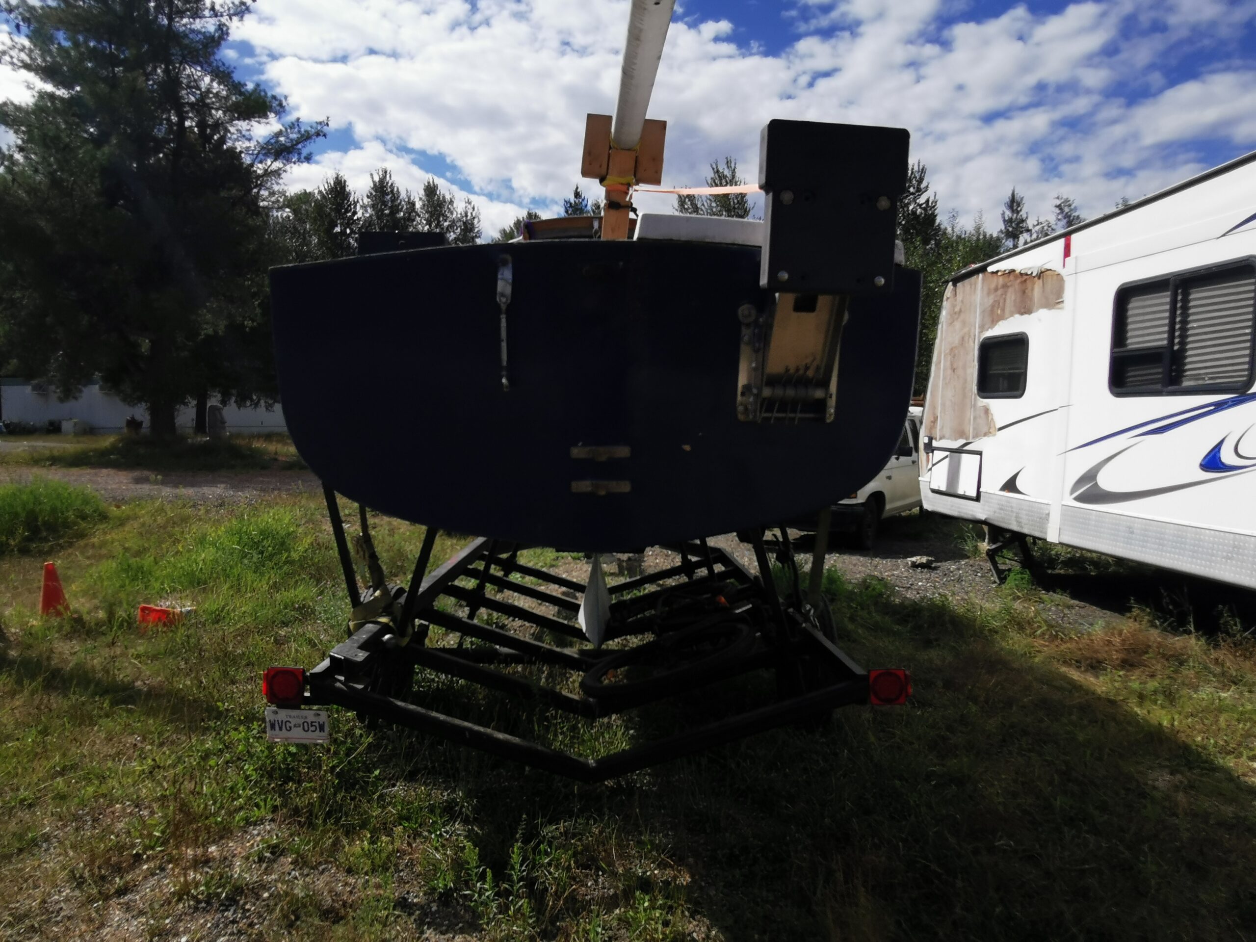 SAILBOAT WITH TRAILER KEL-3890 Located in Kelowna