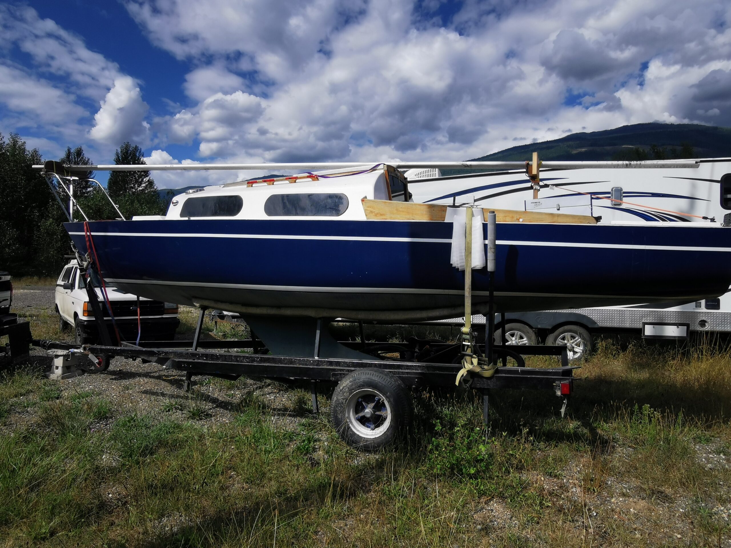 SAILBOAT WITH TRAILER KEL-3890 Located in Kelowna