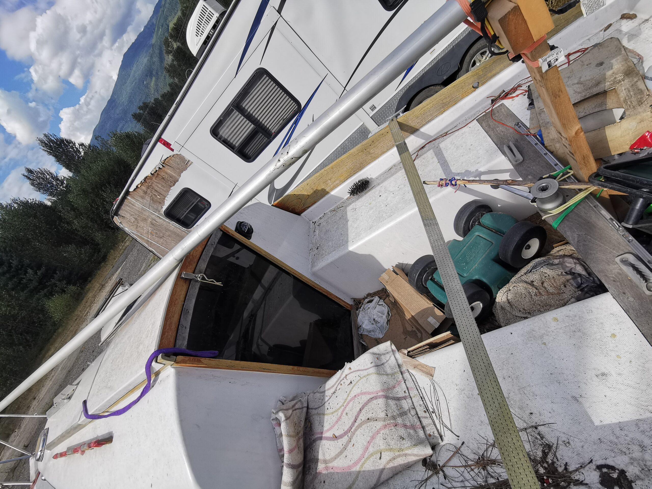 SAILBOAT WITH TRAILER KEL-3890 Located in Kelowna